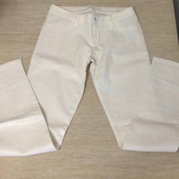 Britany ankle jeans by Guess in sparkly white with a bit of stretch. - Picture 6 of 10